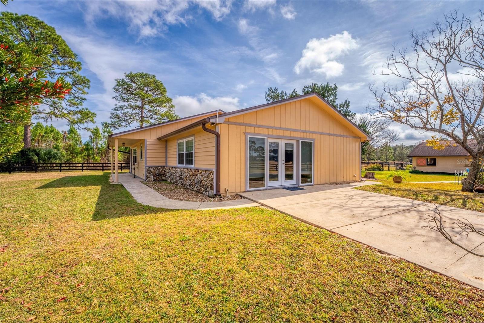 1327 W STATE ROAD 40