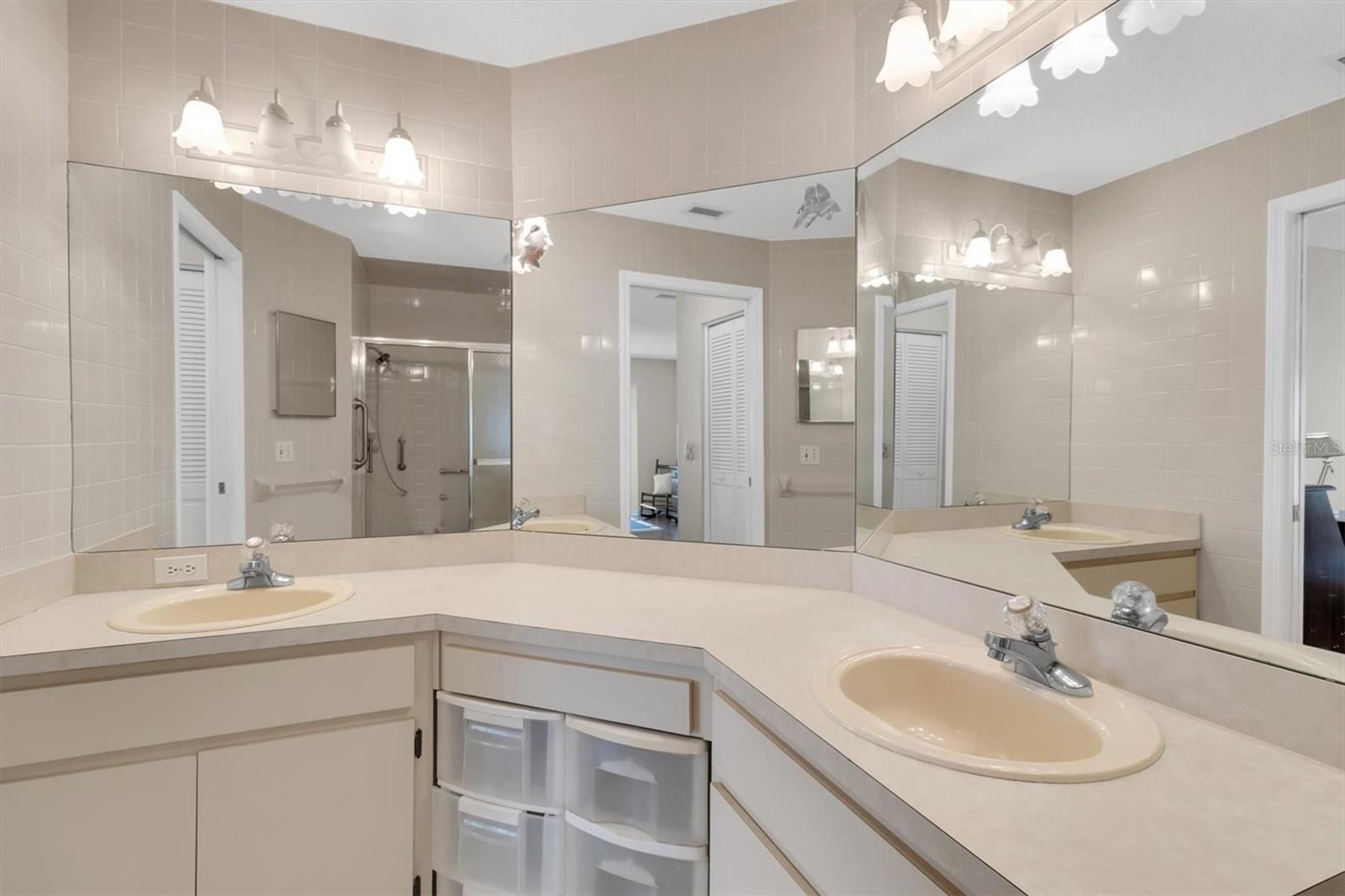 CAMBRIDGE COMMONS CONDO PH 01 - Residential