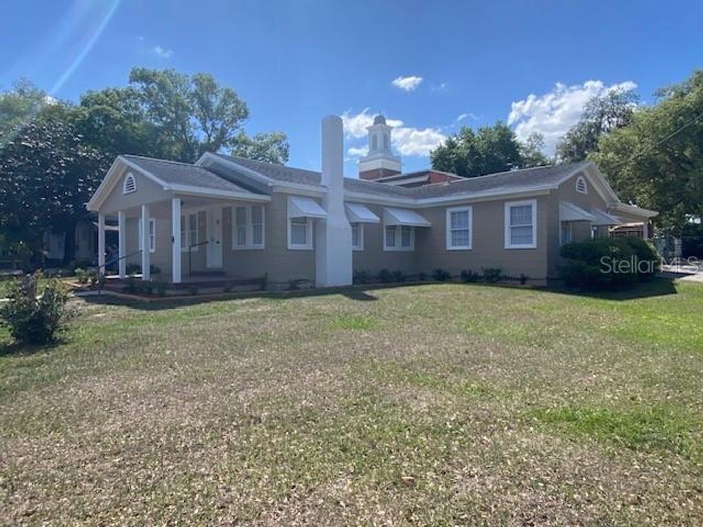 Photo of 407 W Mahoney Street, Plant City, FL 33563 (MLS # TB8500151)