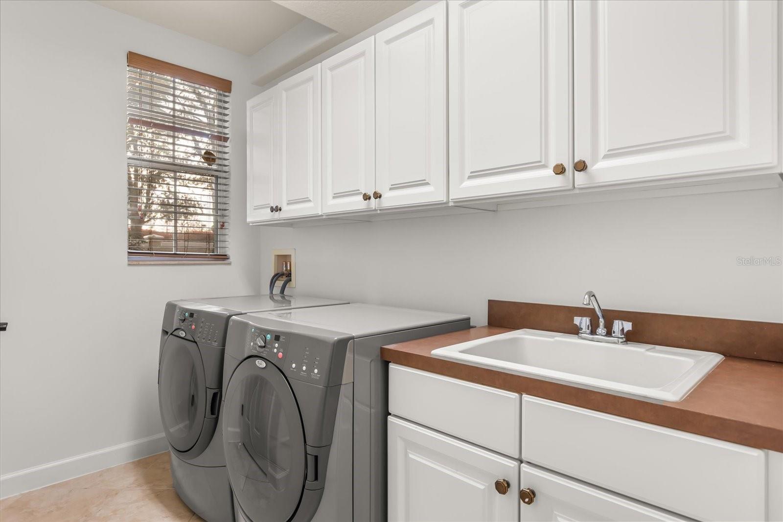 GRANDE OAKS AT HEATHROW - Residential