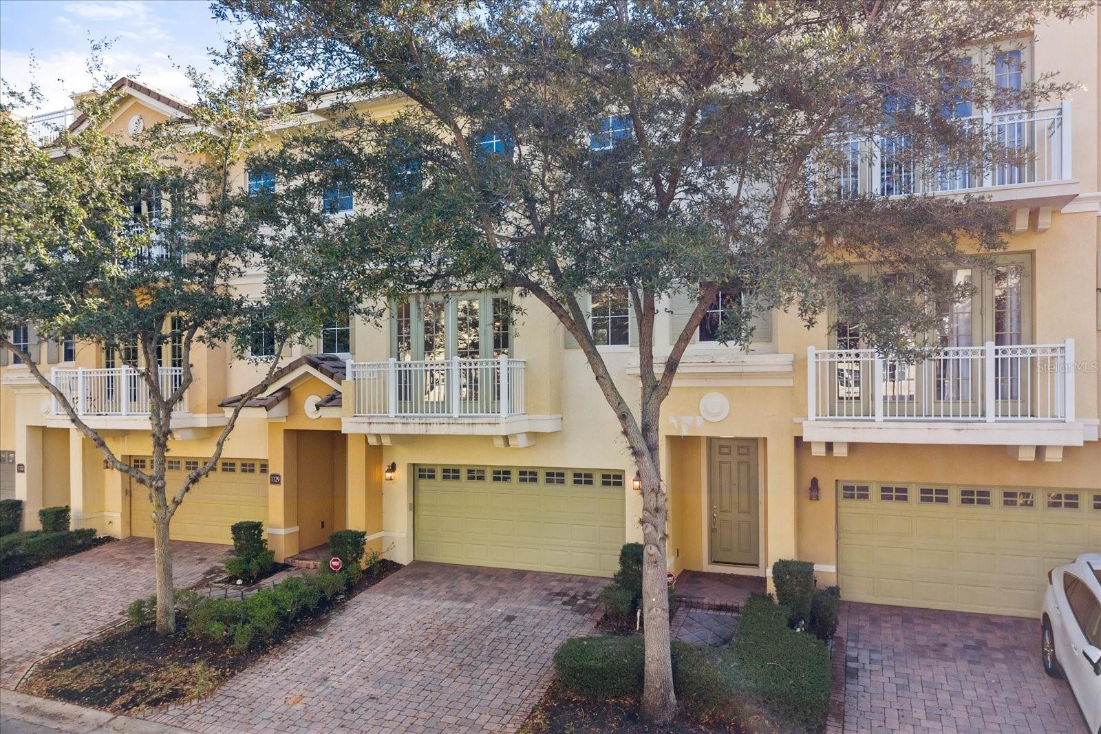 GRANDE OAKS AT HEATHROW - Residential