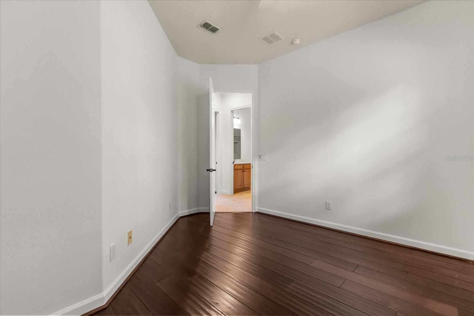 GRANDE OAKS AT HEATHROW - Residential