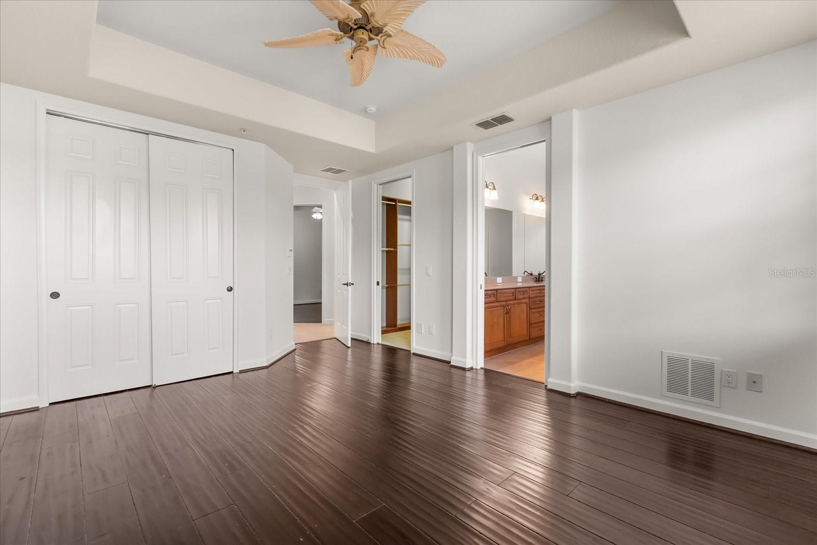 GRANDE OAKS AT HEATHROW - Residential