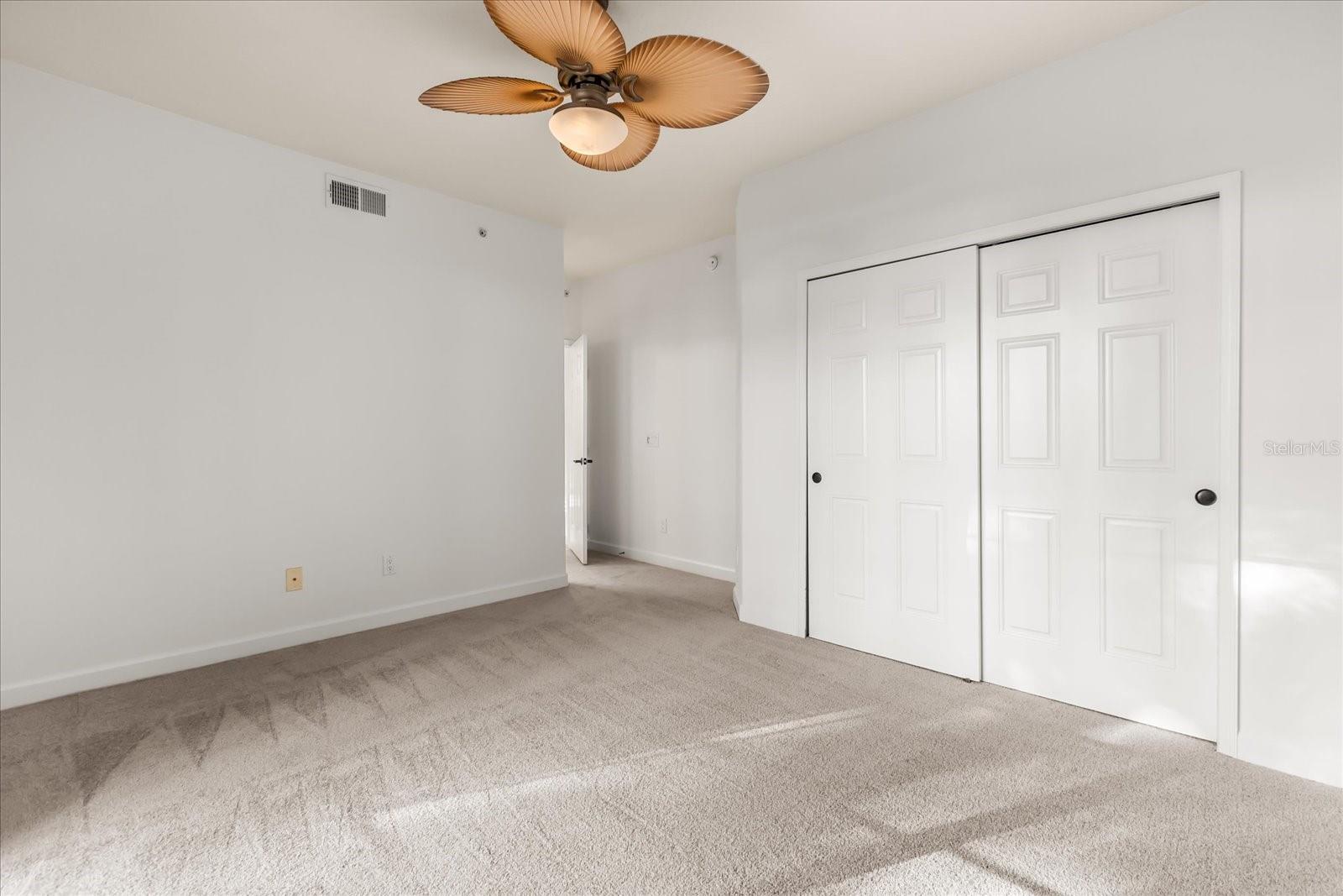 GRANDE OAKS AT HEATHROW - Residential