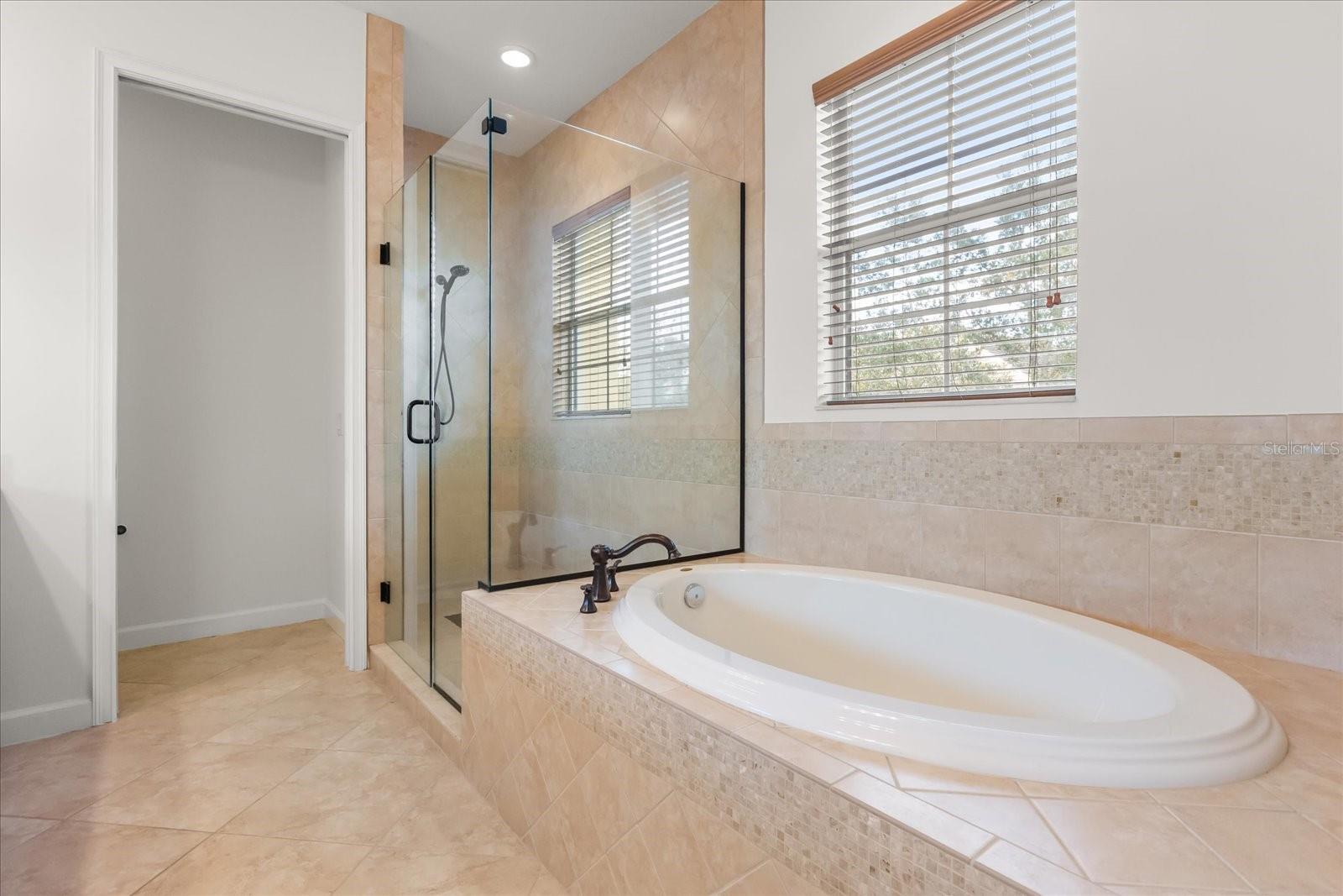 GRANDE OAKS AT HEATHROW - Residential