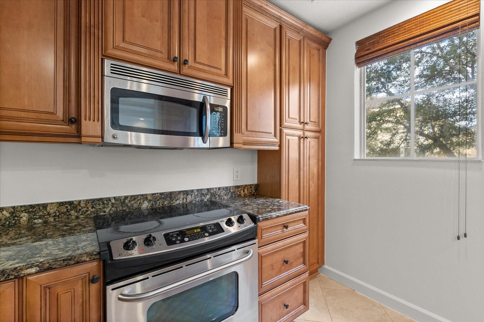 GRANDE OAKS AT HEATHROW - Residential