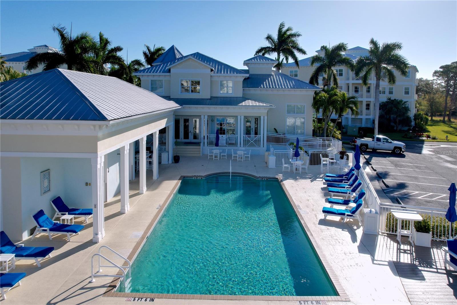 PALMA SOLA BAY CLUB - Residential