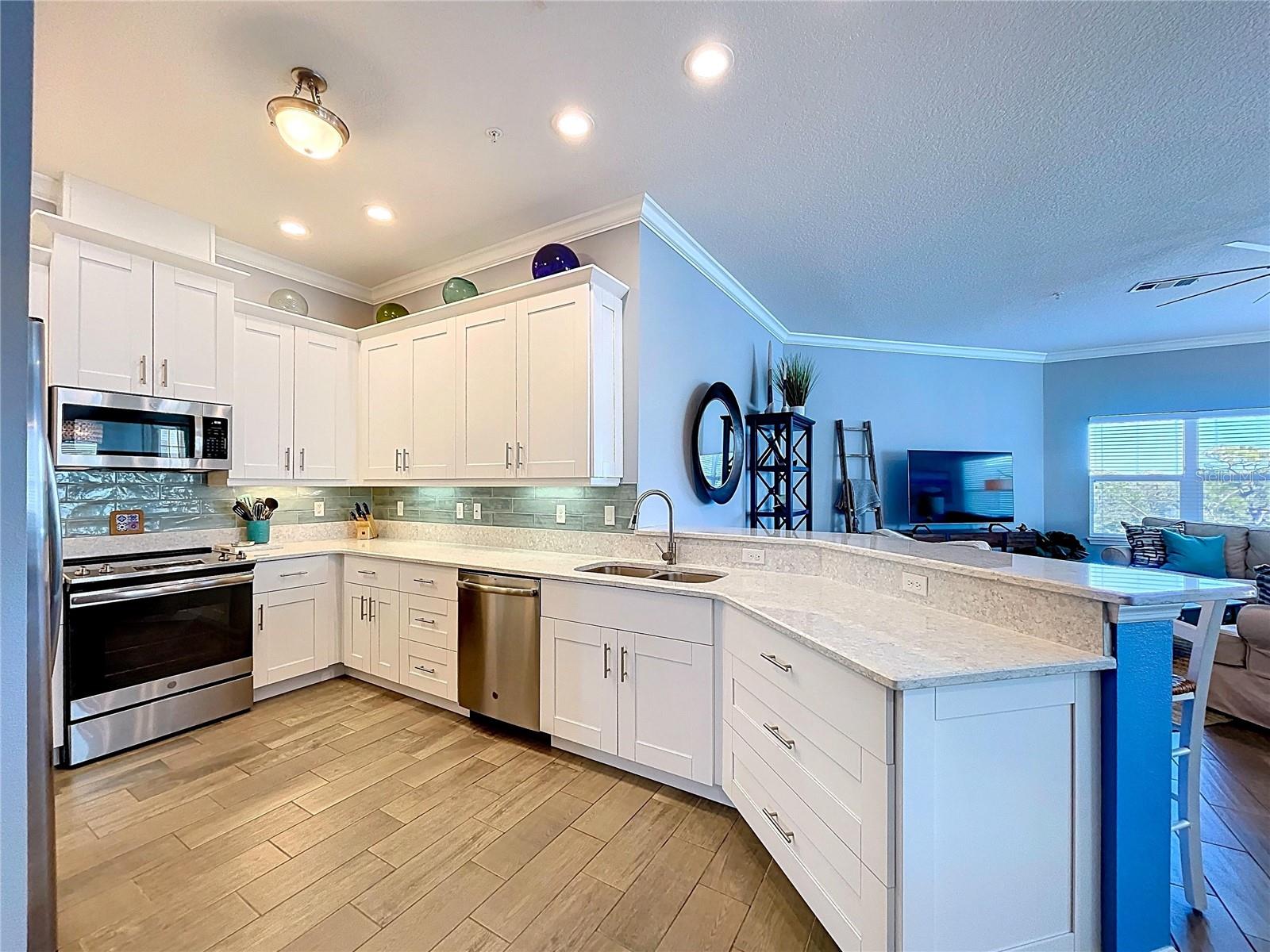 PALMA SOLA BAY CLUB - Residential