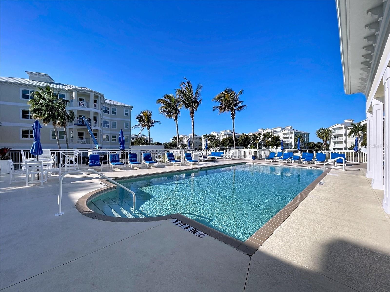 PALMA SOLA BAY CLUB - Residential