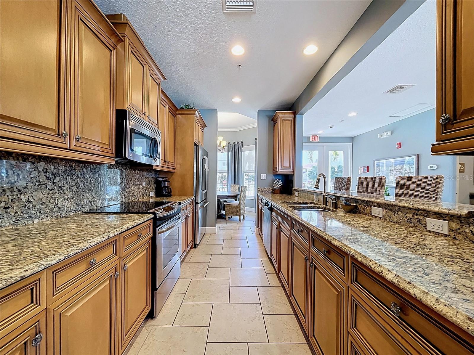 PALMA SOLA BAY CLUB - Residential