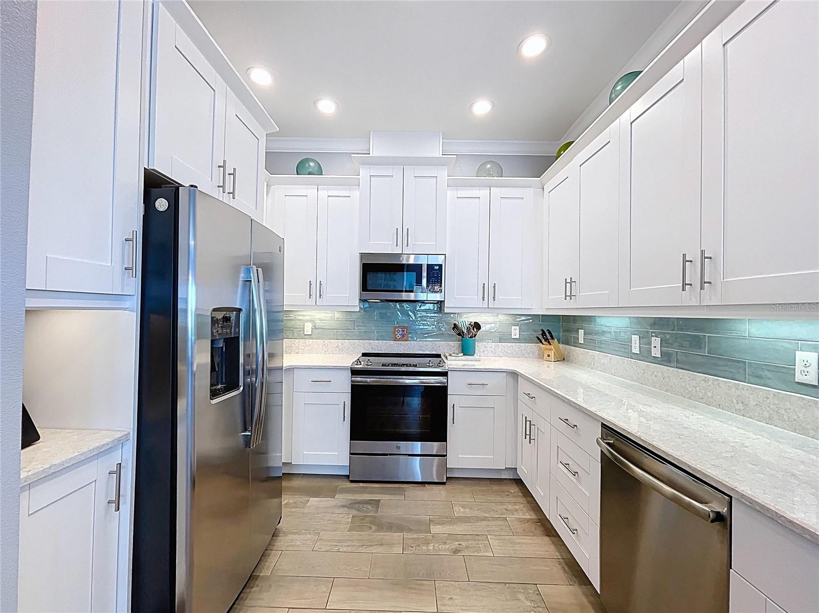 PALMA SOLA BAY CLUB - Residential