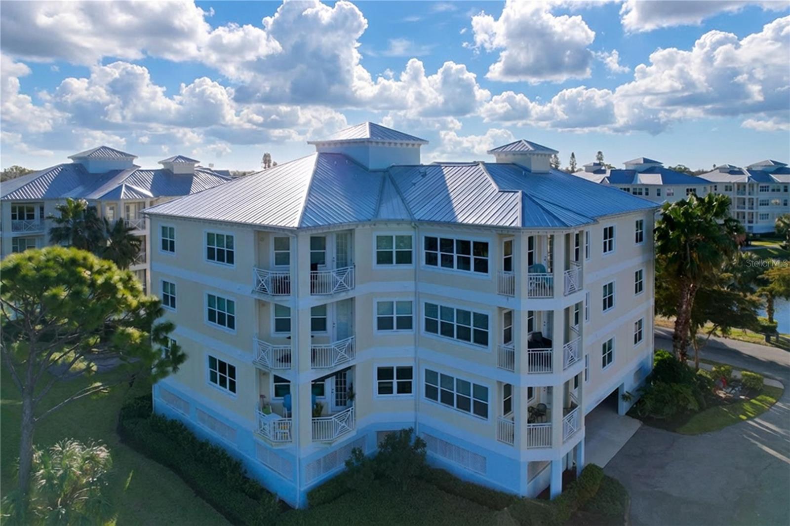 PALMA SOLA BAY CLUB - Residential