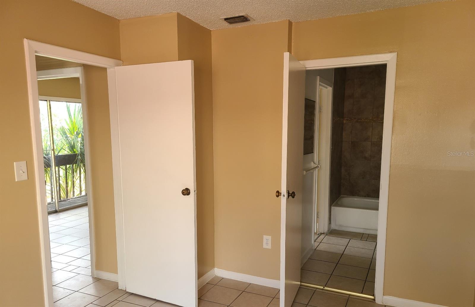 HUNTINGTON ON THE GREEN CONDO - Residential