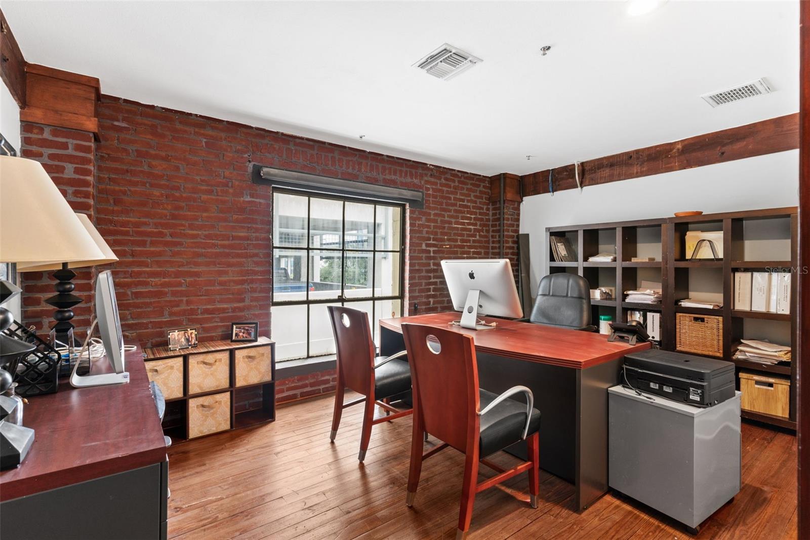 1121 E TWIGGS STREET