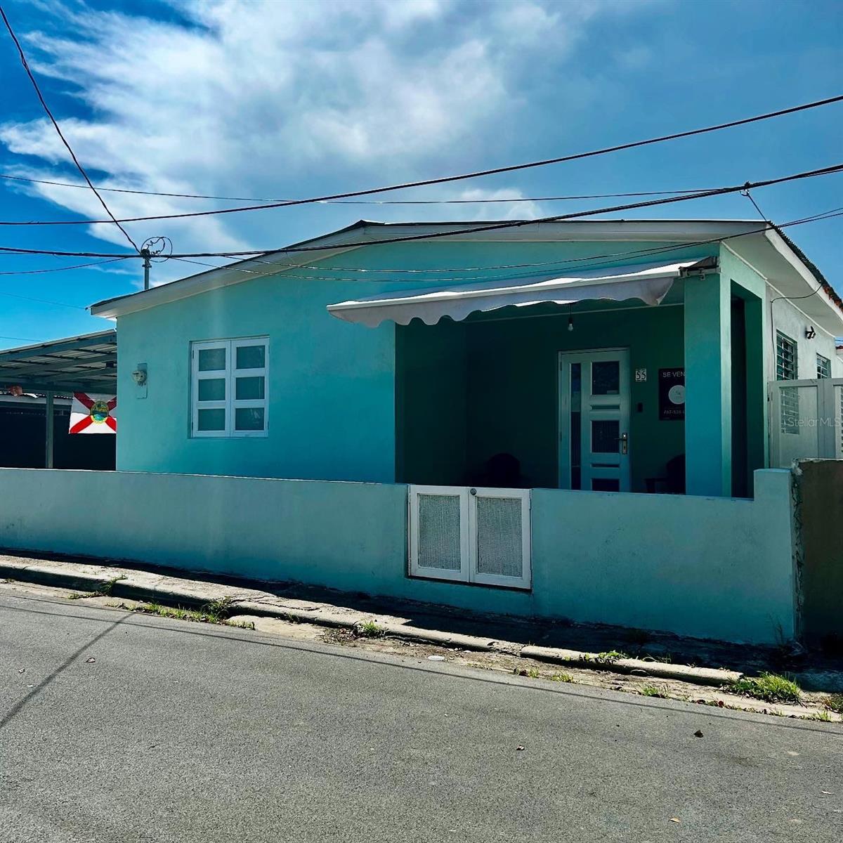 Great opportunity in Guayama. This well-maintained property features: 2 Bedrooms, 1 Full Bathroom and Kitchen, Laundry Area. Fully equipped and ready for you to move in! Includes refrigerator, stove, inverter A/C, washer, battery backup system, and more!