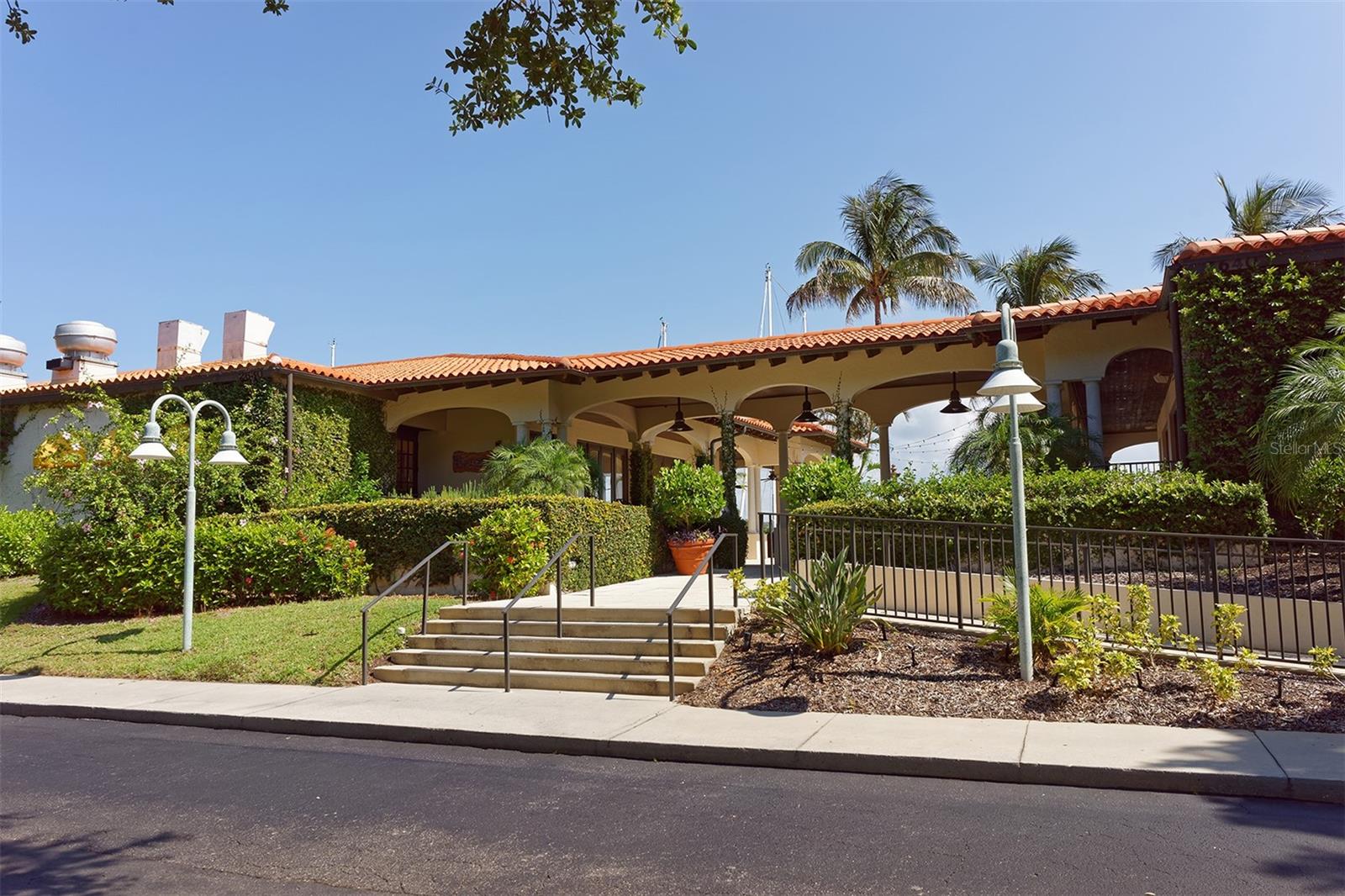 BAY ISLES - Residential