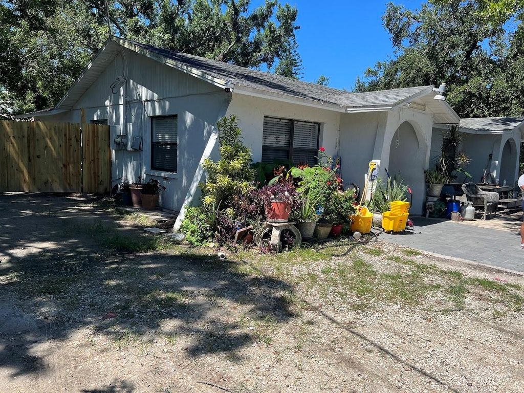Photo of 1026 61st Avenue Drive E, Bradenton, FL 34203 (MLS # A4668875)