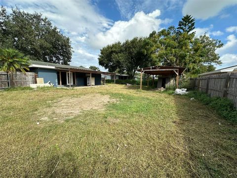 A home in WINTER HAVEN