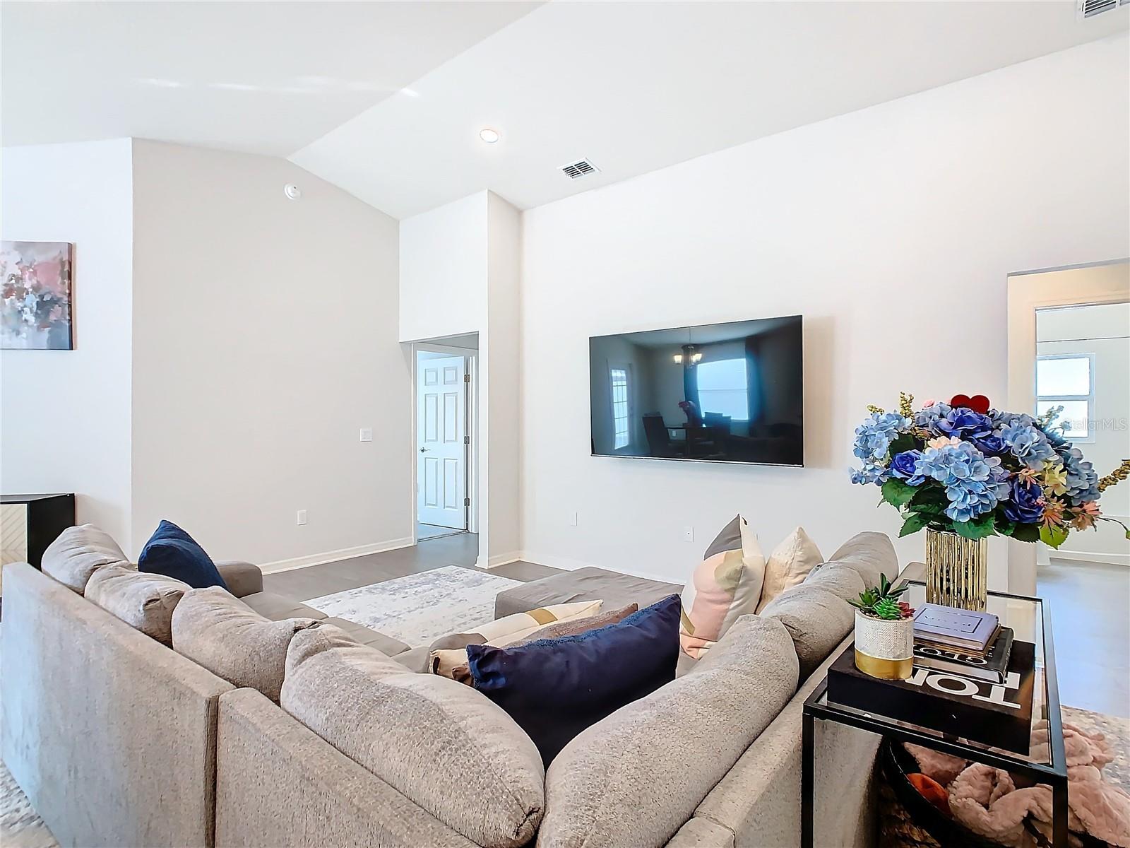 SCENIC BLUFF PH 2 - Residential