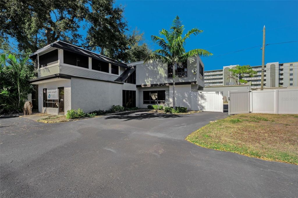 Photo of 7321 1st Avenue S, St Petersburg, FL 33707 (MLS # TB8470111)