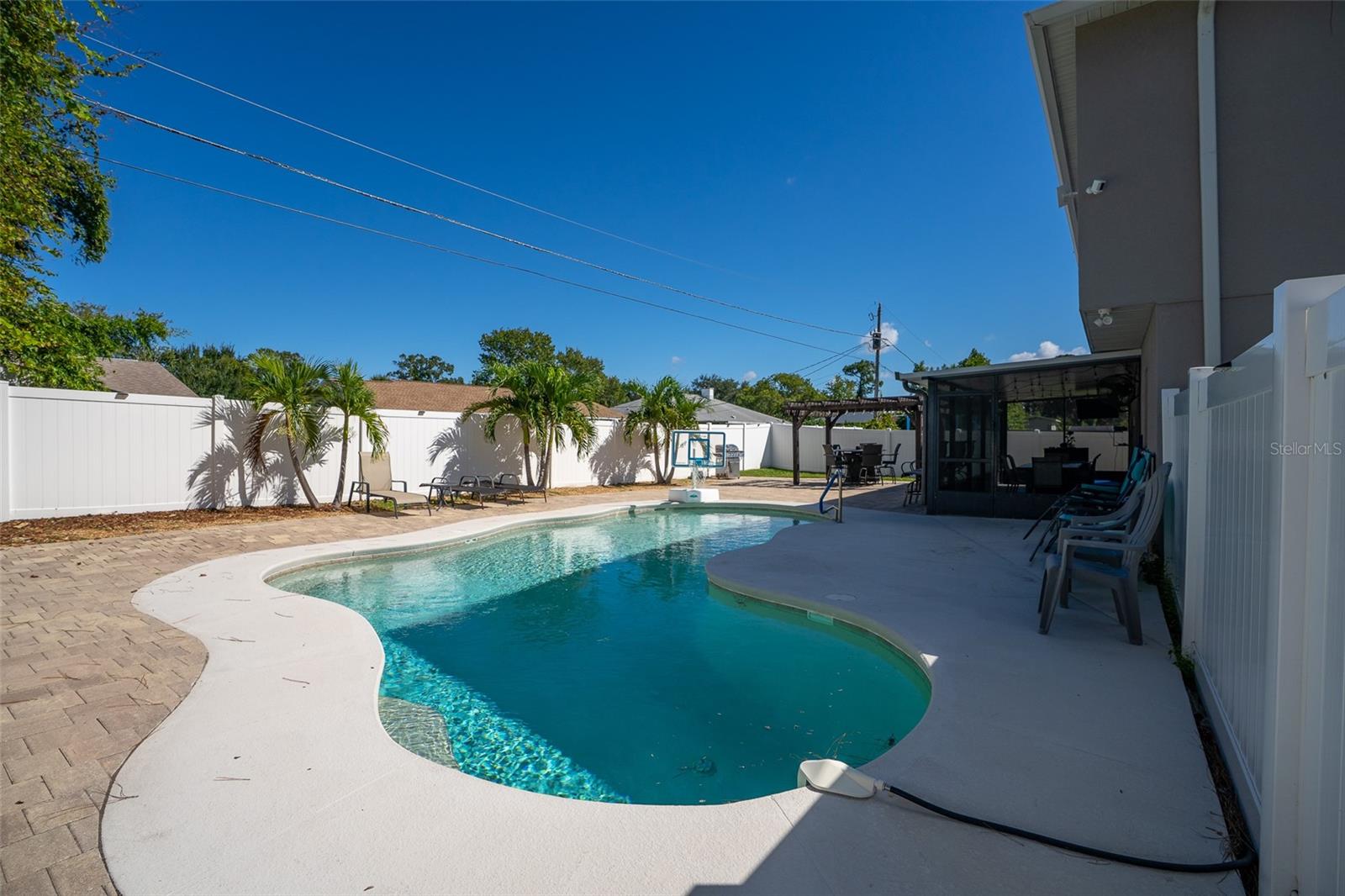 2727 FERN PALM DRIVE