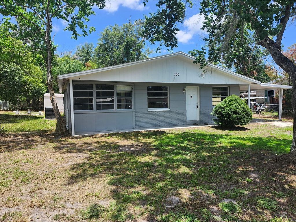 Photo of 300 Midwood Drive, Plant City, FL 33566 (MLS # W7876196)