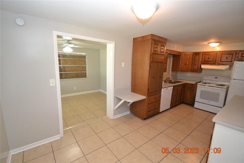 Photo of 300 Midwood Drive, Plant City, FL 33566 (MLS # W7876196)