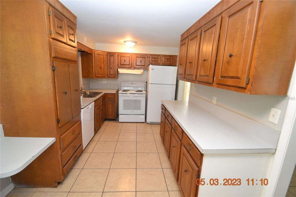 Photo of 300 Midwood Drive, Plant City, FL 33566 (MLS # W7876196)