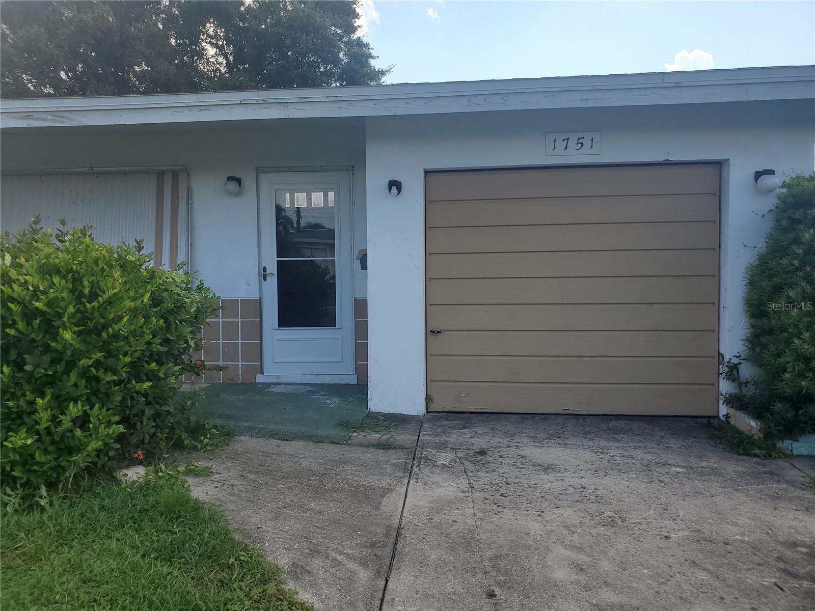 Investor/handyman special. This 2 bedroom 1 bath home has good bones and original decor. Great location close to parks, community and recreation centers, the library, restaurants and beaches.