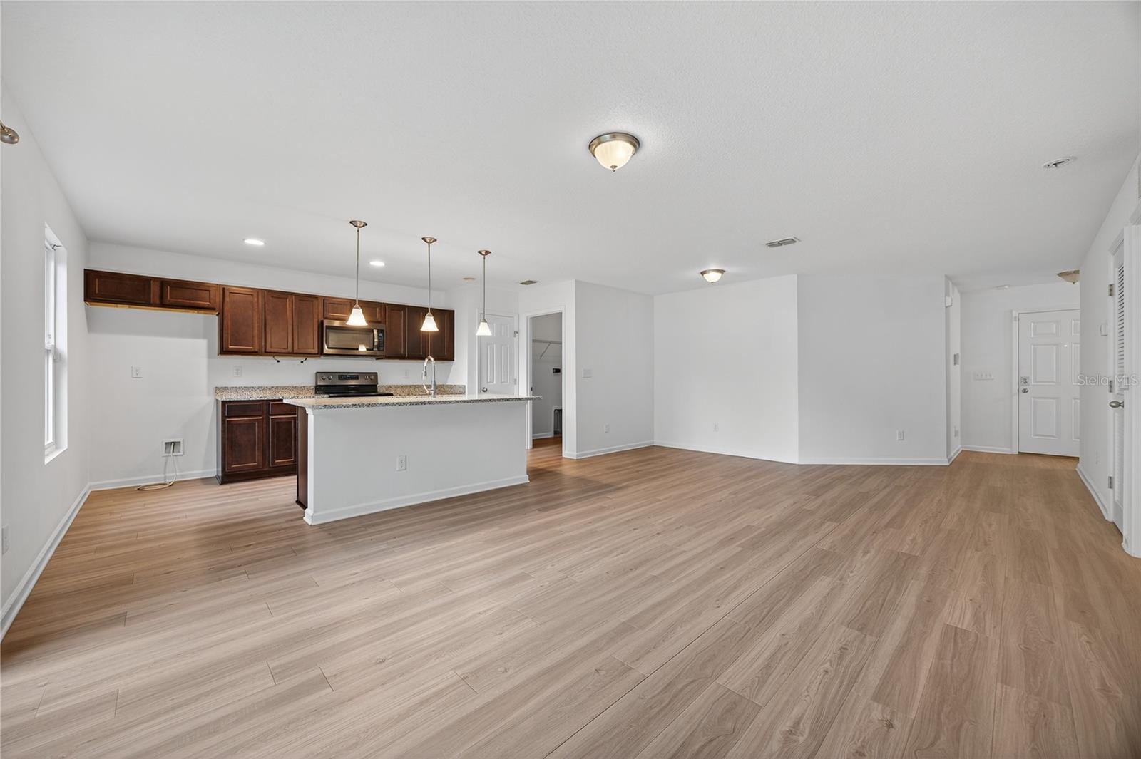 LAKE SIDE PARK - Residential