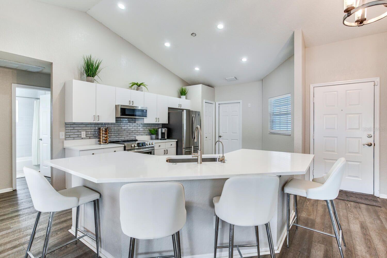 1126 VINETREE DRIVE