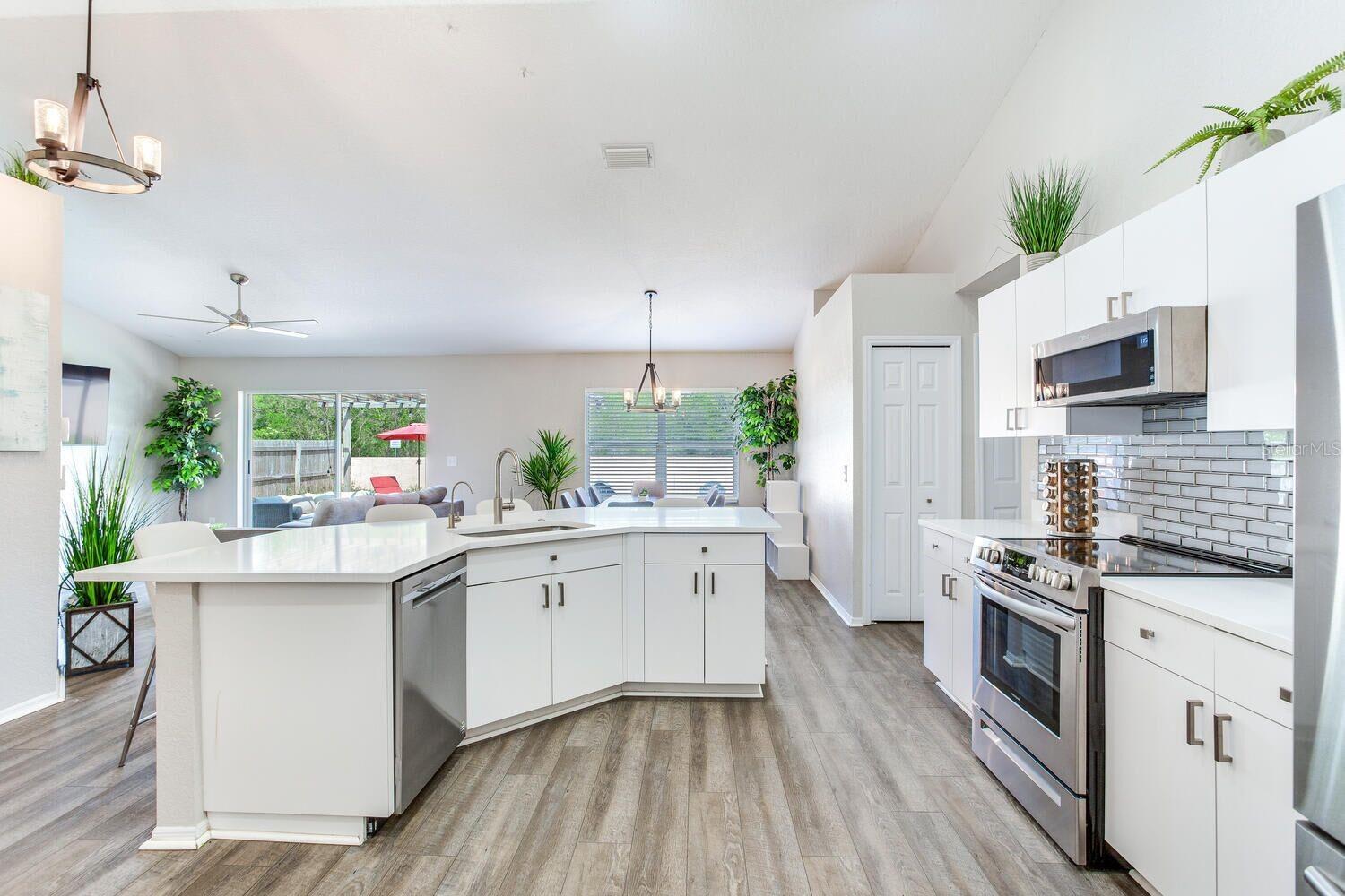 1126 VINETREE DRIVE