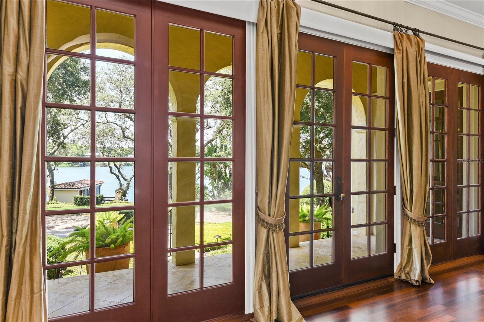 FOREST HILLS - Residential