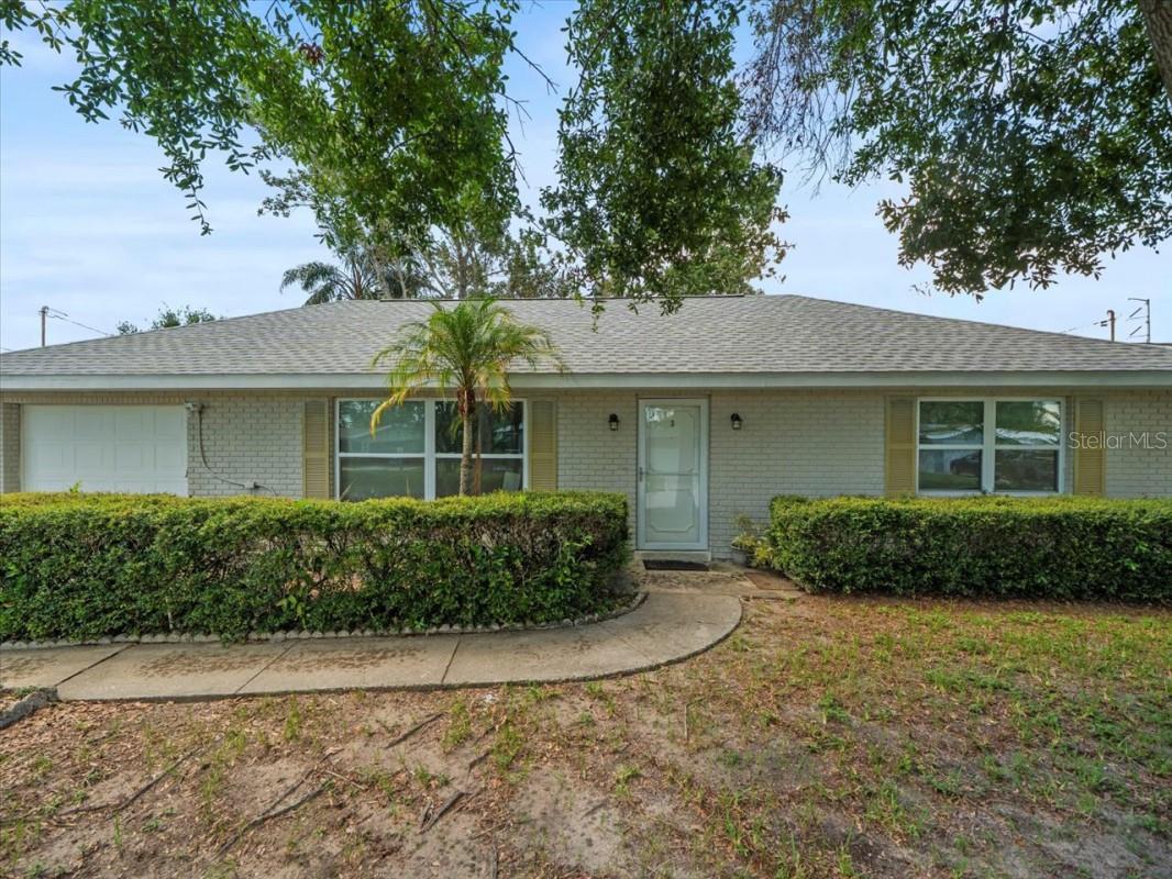 Welcome to 1484 Southridge Drive, a beautifully maintained single-family home nestled in one of Clearwater’s most peaceful neighborhoods. This residence offers the perfect blend of comfort, convenience, and value.
Key Features:
- New Roof (2025) – Enjoy peace of mind with recent upgrades that add long-term value.
- Thoughtful Layout – A well-designed floor plan that maximizes space and natural light, ideal for both relaxing and entertaining.
- Quiet Neighborhood – Tucked away on a serene street with minimal traffic, perfect for morning walks or evening unwinding.
- Prime Location – Just minutes from top-rated schools, shopping centers, dining, and Clearwater’s stunning beaches.
Whether you're a first-time buyer, downsizing, or investing, this home checks all the boxes.