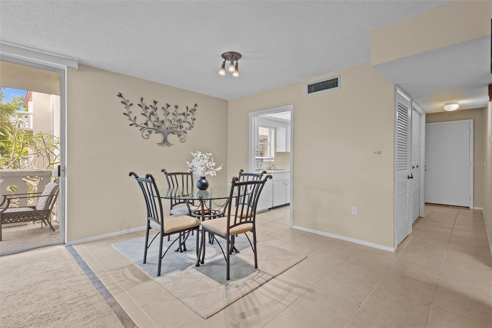 SEVILLE CONDO 3 - Residential