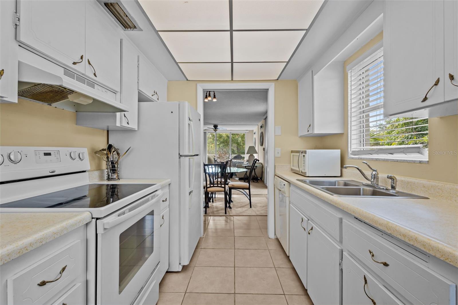 SEVILLE CONDO 3 - Residential