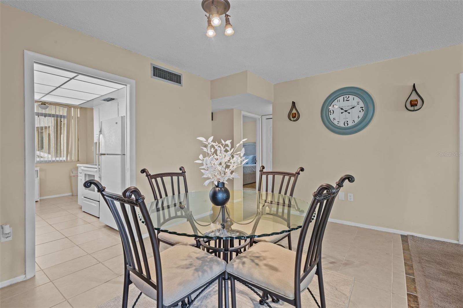 SEVILLE CONDO 3 - Residential