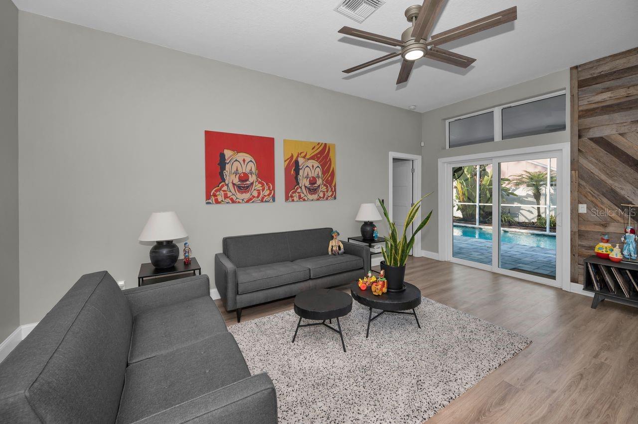 SUMMER LAKES - Residential