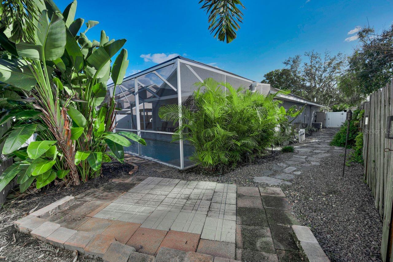 SUMMER LAKES - Residential