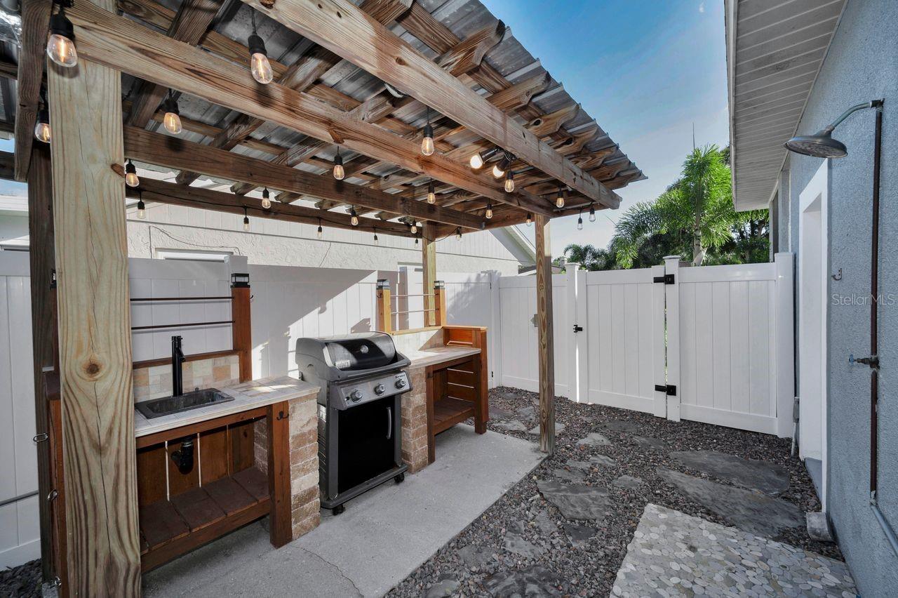 SUMMER LAKES - Residential