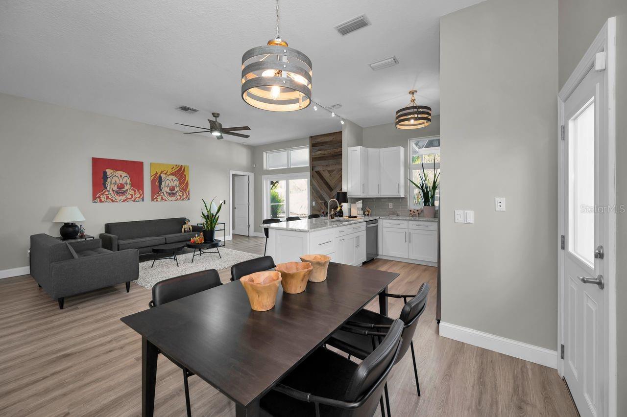 SUMMER LAKES - Residential