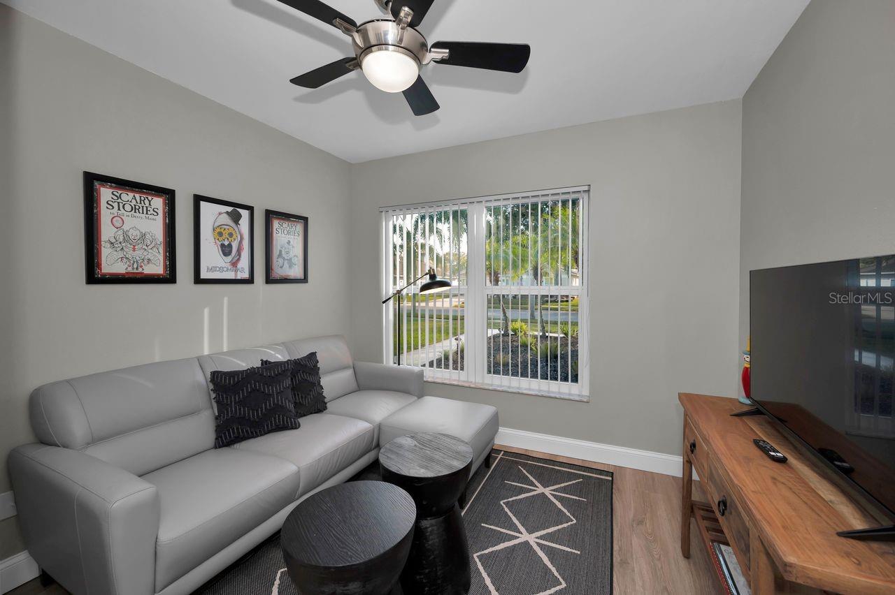 SUMMER LAKES - Residential