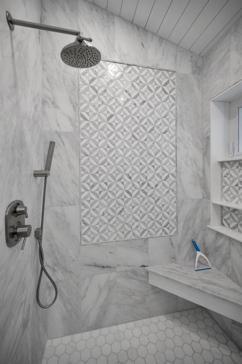 SUMMER LAKES - Residential