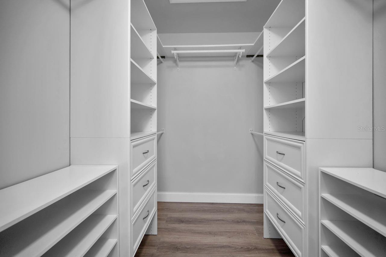 SUMMER LAKES - Residential