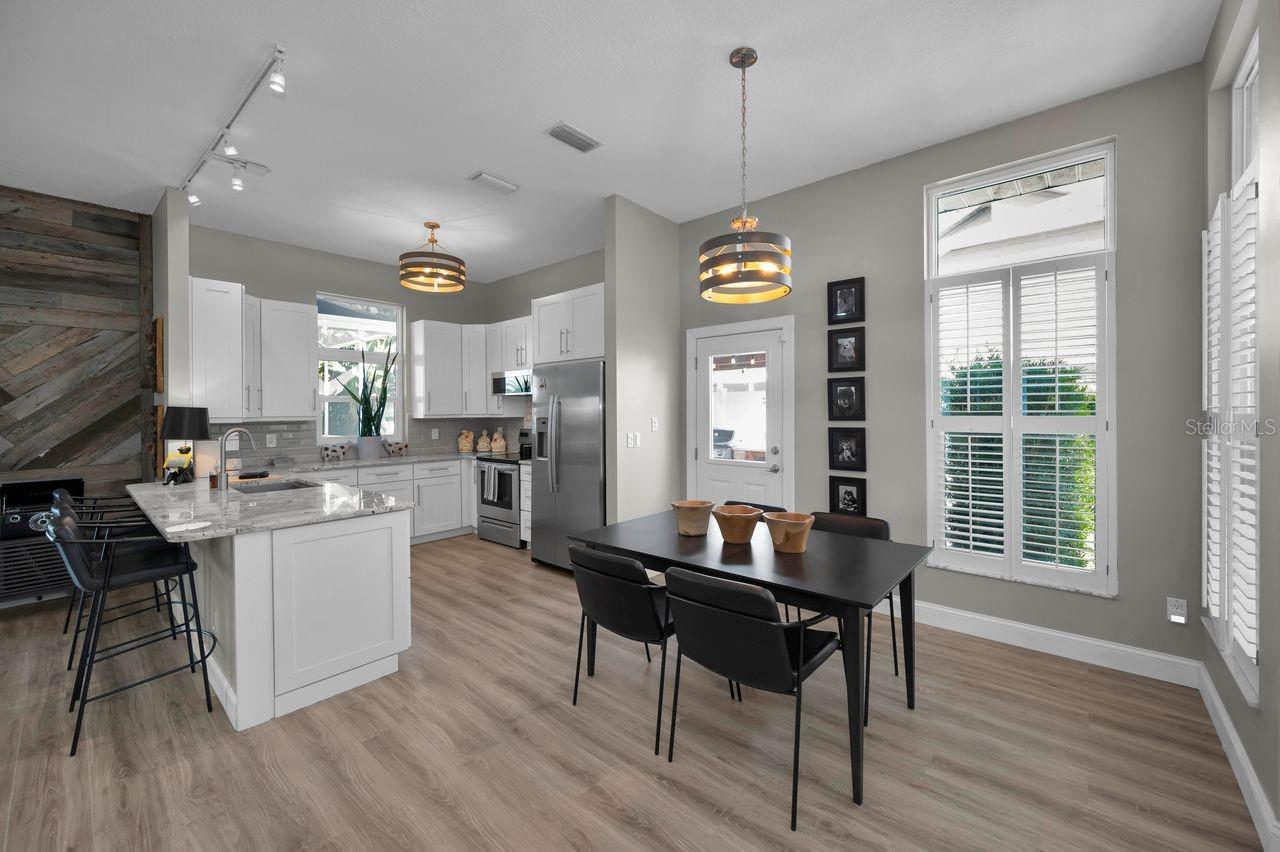 SUMMER LAKES - Residential