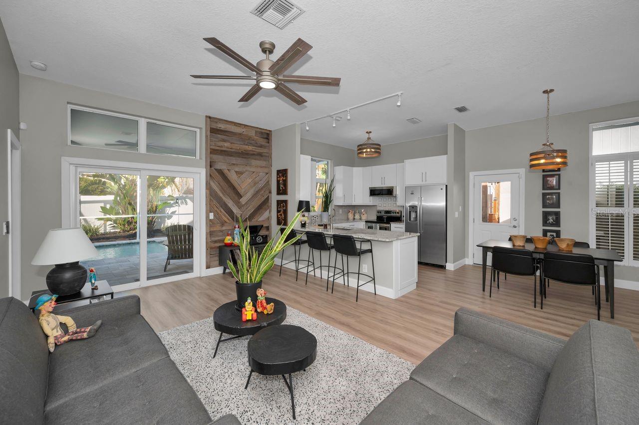 SUMMER LAKES - Residential