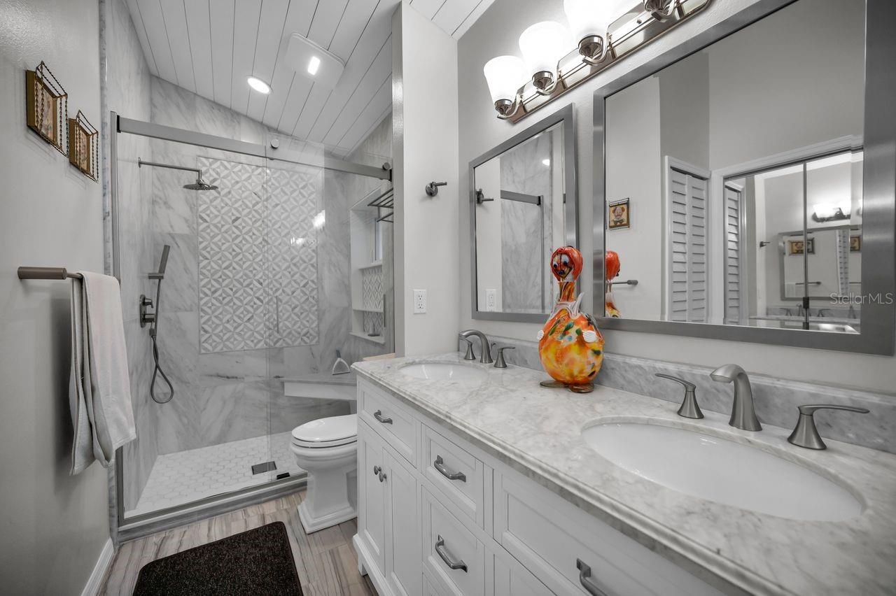 SUMMER LAKES - Residential