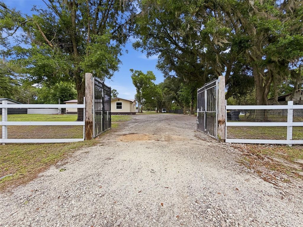 Photo of 5063 Walnut Circle E, Lakeland, FL 33810 (MLS # L4961022)