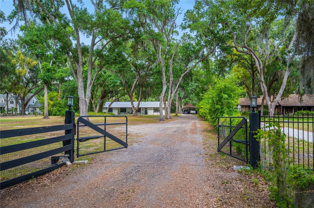 Photo of 4314 Strauss Road, Plant City, FL 33565 (MLS # TB8507982)
