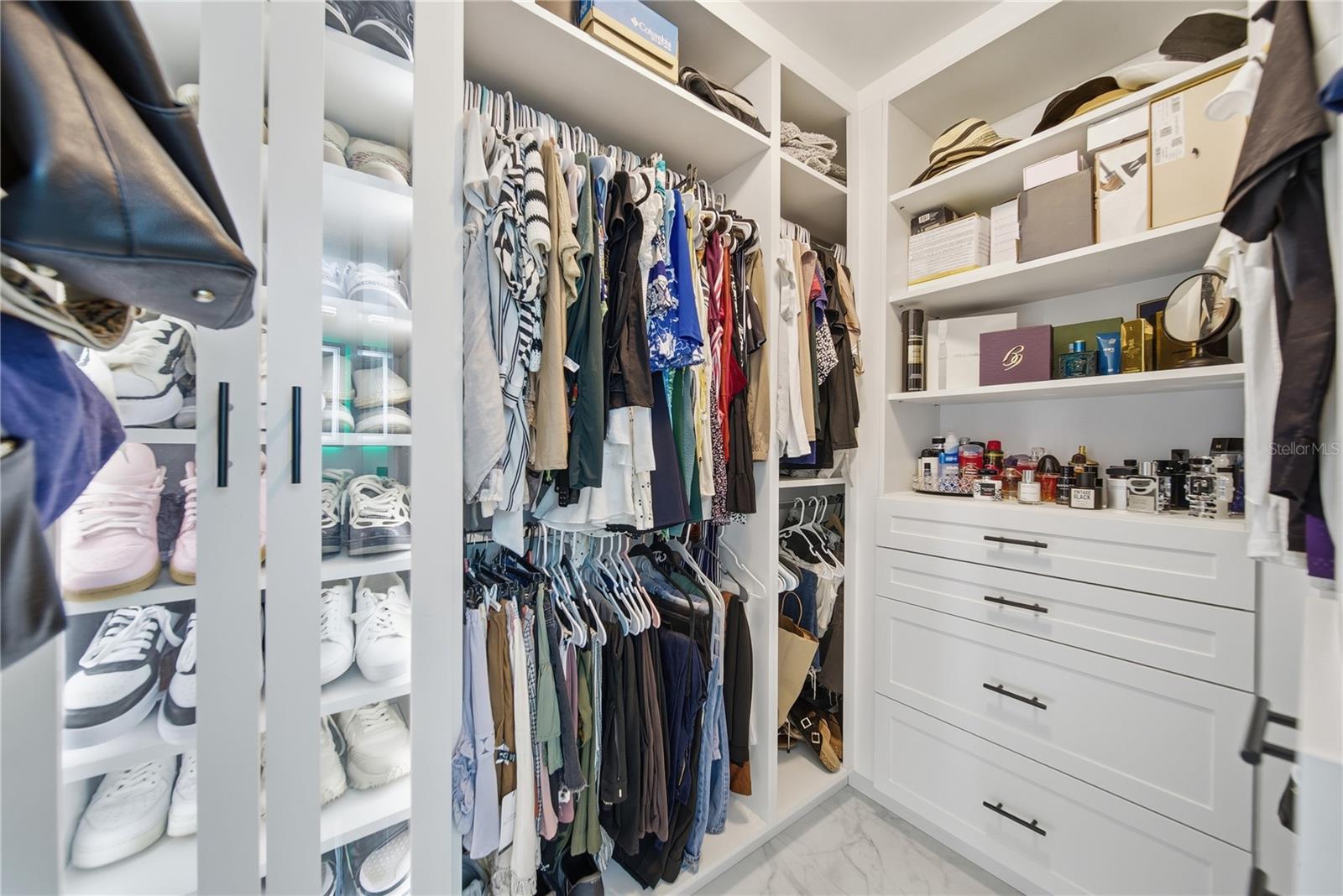 CARROLLWOOD MEADOWS UNIT V - Residential Lease